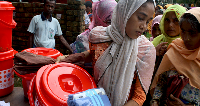 As Rohingya Refugees Pour Into Bangladesh UNFPA Deploys Midwives Safe