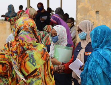 Members of a UNFPA-supported community network gather together.